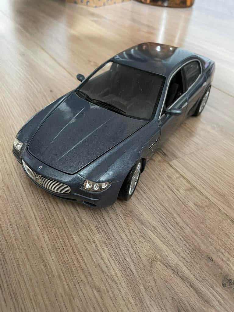 Maserati 1:18, Hobby en Vrije tijd, Modelauto's | 1:24, Ophalen of Verzenden, Zo goed als nieuw