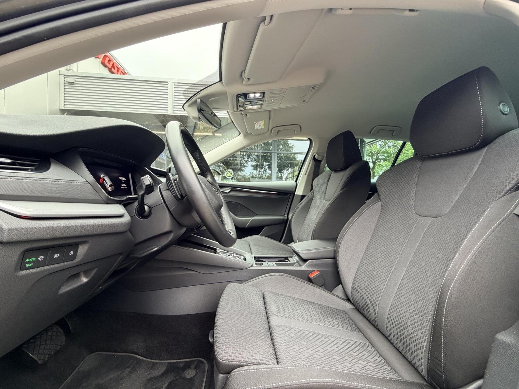Skoda Octavia Combi 1.4 TSI iV PHEV Business Edition | Plug, Auto's, Dealer onderhouden, Gebruikt, 4 cilinders, 1553 kg