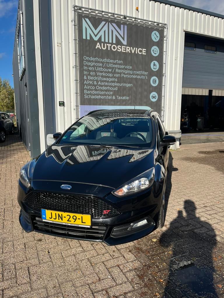 Ford Focus 2.0 Ecoboost 184KW Wagon 2015 Zwart, Auto's, Euro 5, 15 km/l, 4 cilinders, Leder en Stof