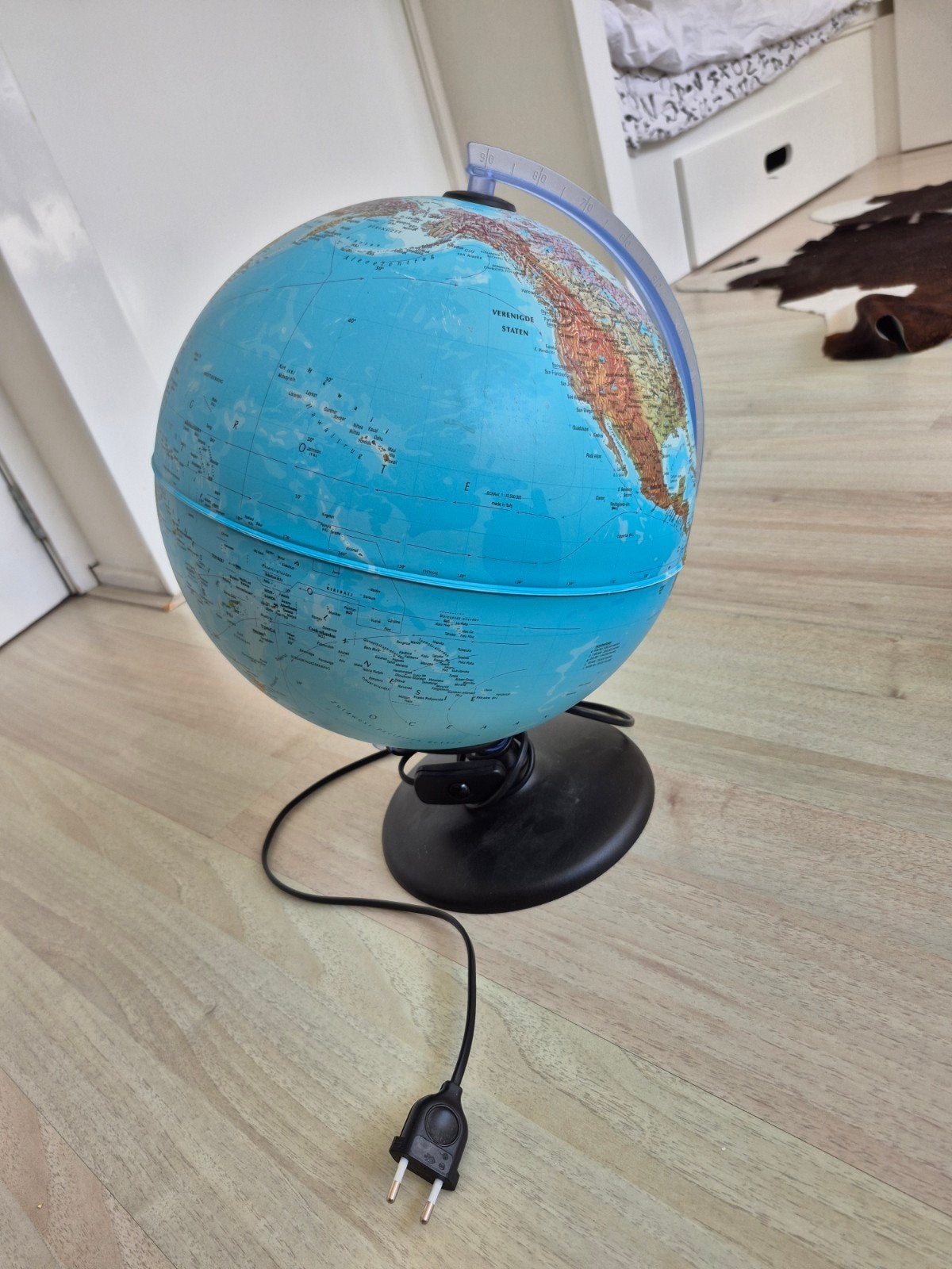 Verlichte Wereldbol - Educatief en Decoratief, Huis en Inrichting, Woonaccessoires | Wereldbollen, Gebruikt, Kunststof, Staatkundige wereldbol