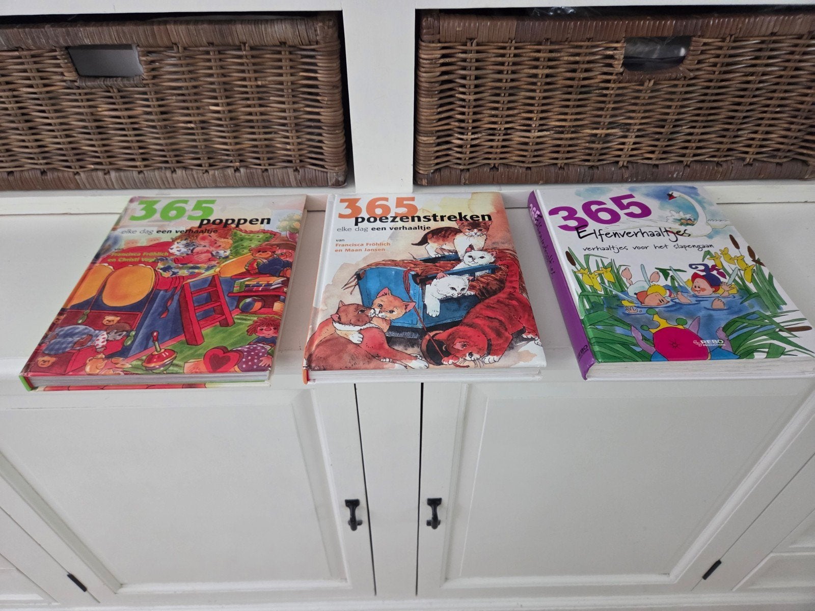3 boeken van 365 elke dag verhaaltjes, Boeken, Kinderboeken | Kleuters, Ophalen of Verzenden, Gelezen, Sprookjes