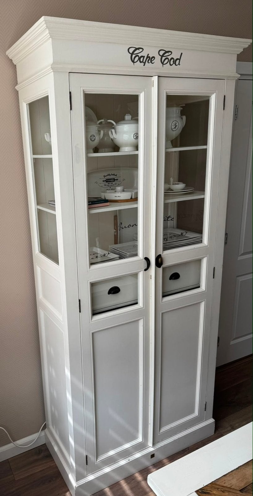 Riviera Maison kast - Wit met Glazen Deuren, Ophalen, Gebruikt, 50 tot 100 cm, Met lade(s)