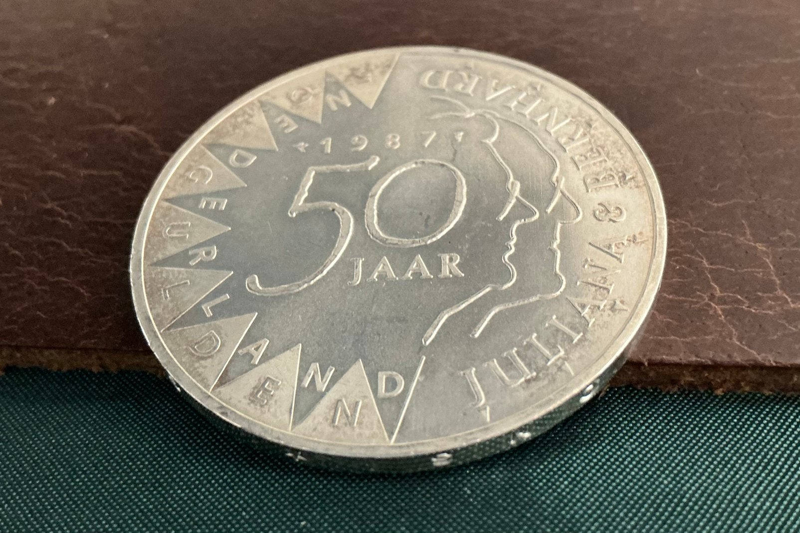Herdenkingsmunt 50 jaar huwelijk Juliana - Bernard uit 1987, Ophalen, Koningin Beatrix, Zilver