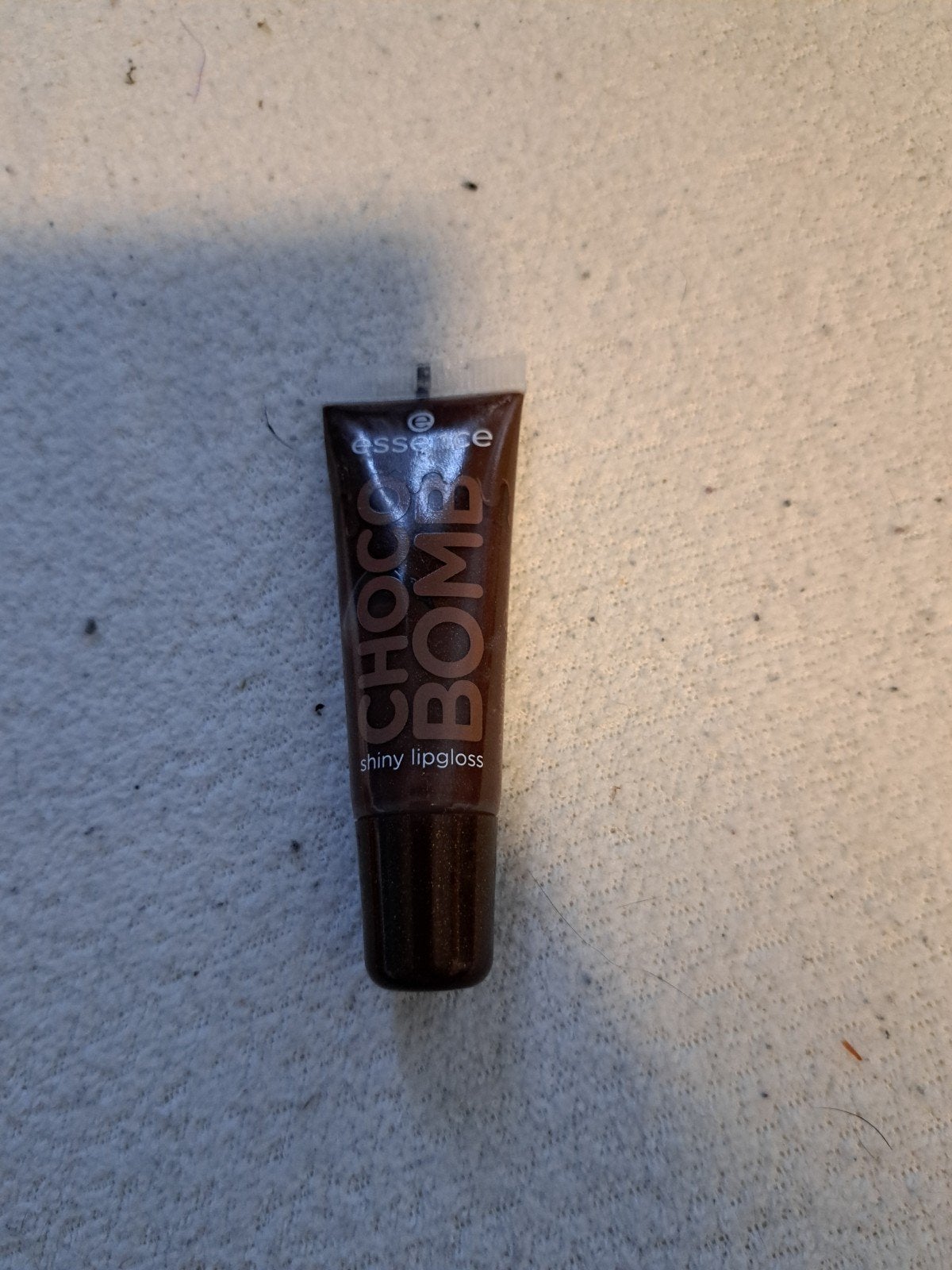 Essence Choco Bombe Shiny Lipgloss - Chocoladekleur, Sieraden, Tassen en Uiterlijk, Uiterlijk | Cosmetica en Make-up, Lippen, Bruin