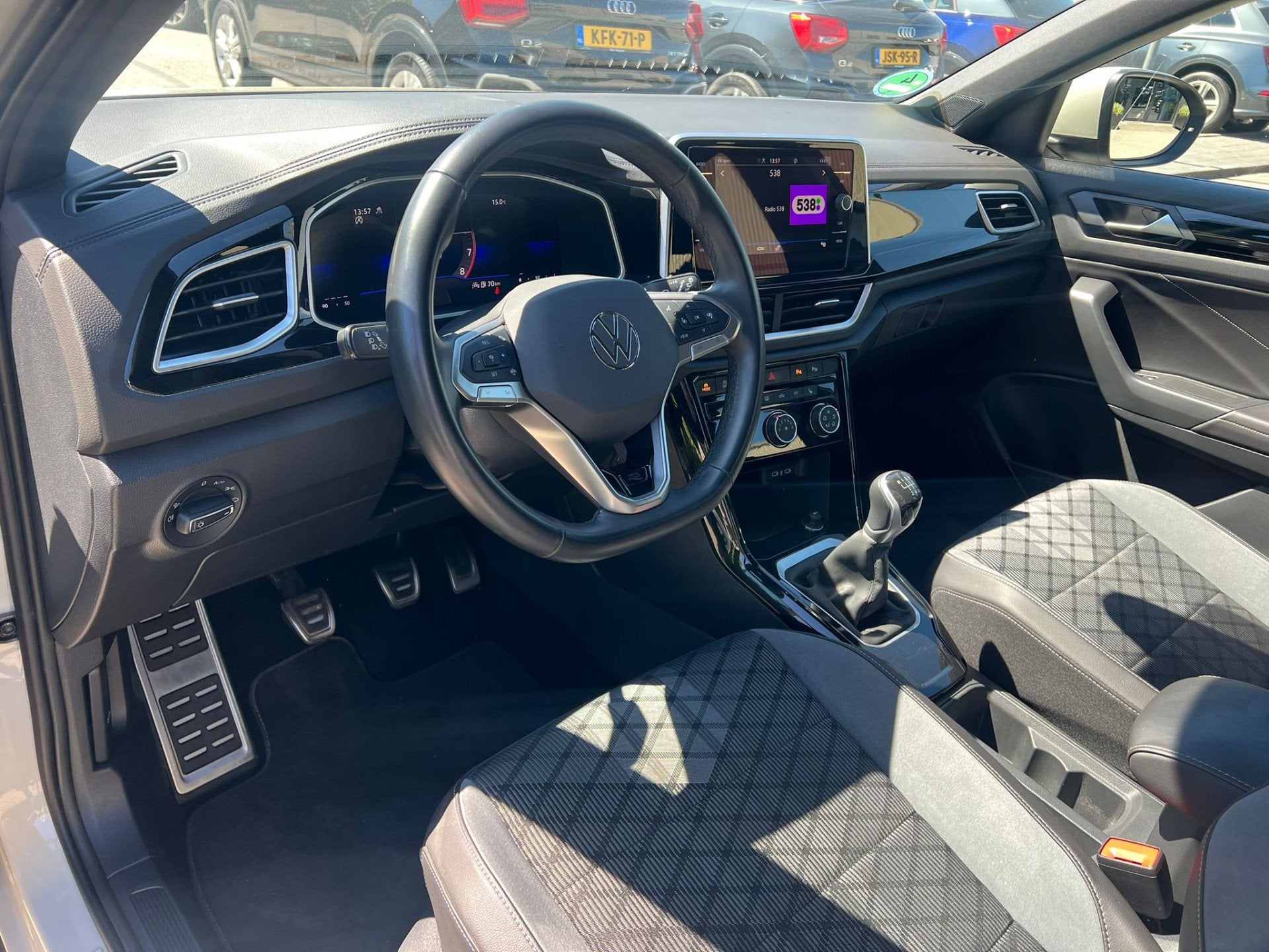 Volkswagen T-Roc 1.0 TSI R-Line virtual cockpit, stoelverw,, Auto's, Volkswagen, Voorwielaandrijving, Gebruikt, Zwart, Overige kleuren