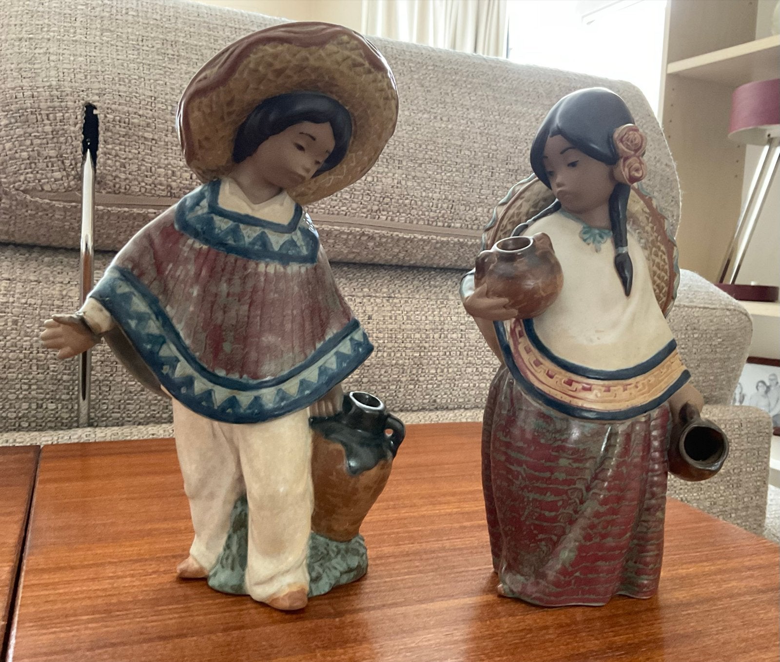 Lladro Beeldjes: Mexicaanse Jongen en Meisje met Kruiken, Ophalen of Verzenden, Zo goed als nieuw, Mens