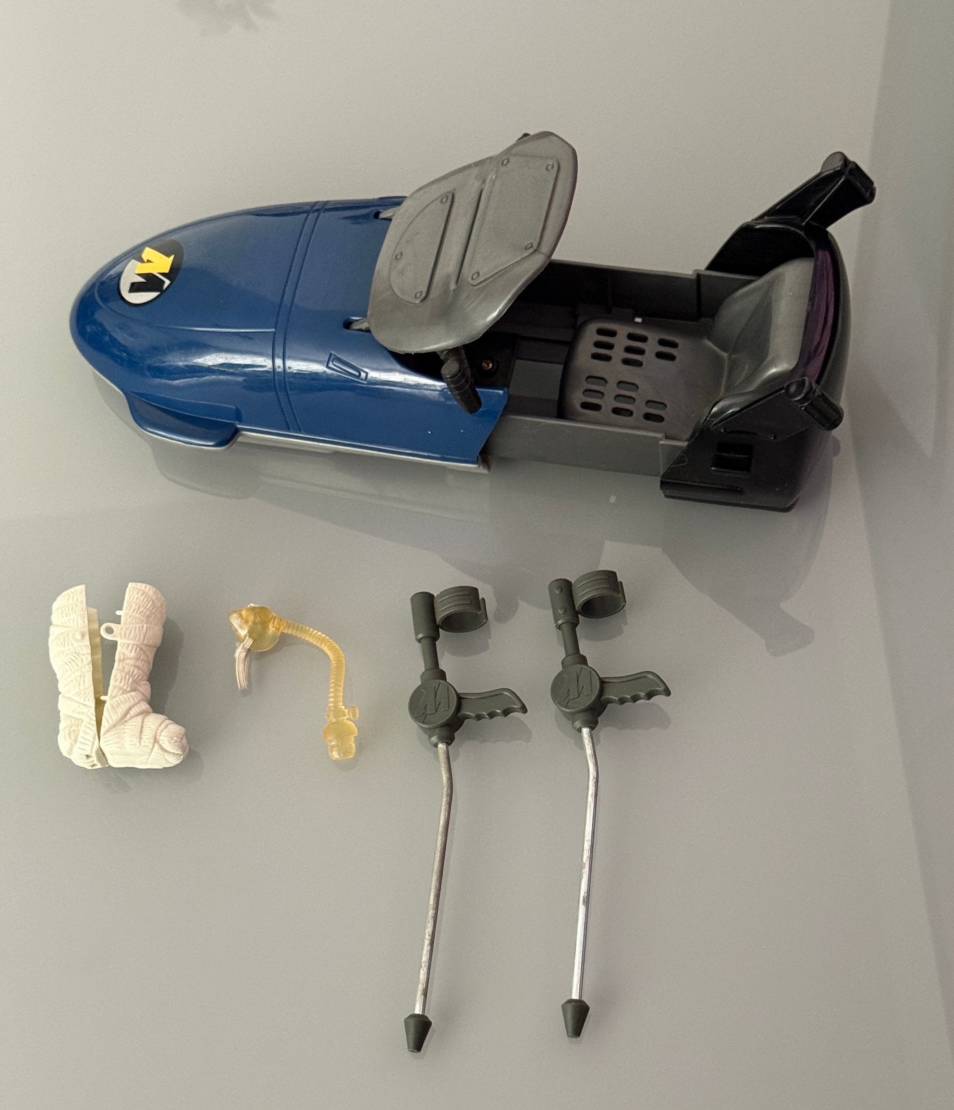 Actionman bobslee incl. gipsbeen, krukken en zuurstof masker, Ophalen, Zo goed als nieuw