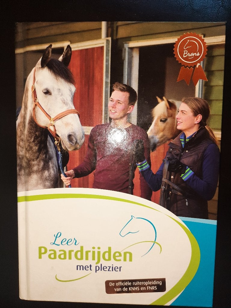Boek KNHS Leer paardrijden met plezier brons, Ophalen, Zo goed als nieuw, Overige sporten
