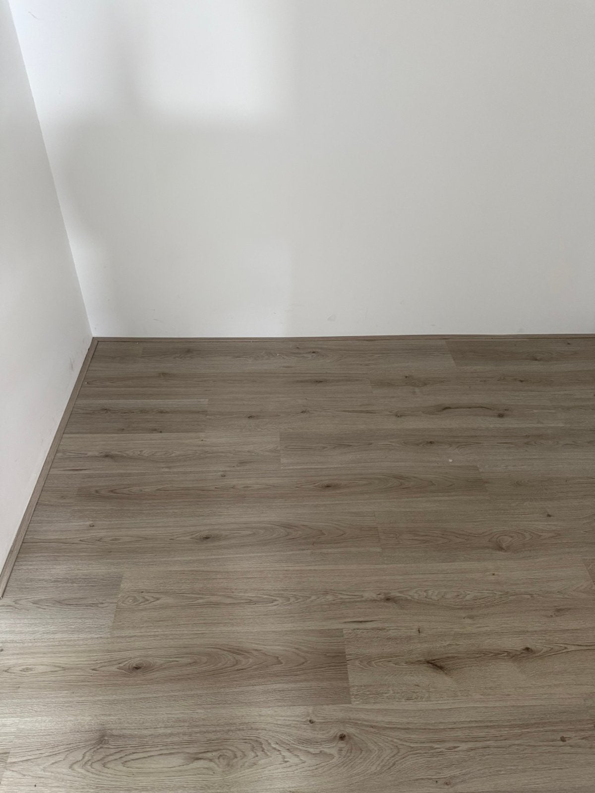 Grijze laminaat vloer, Doe-het-zelf en Verbouw, Vloerdelen en Plavuizen, Ophalen, Gebruikt, 50 tot 150 cm, 10 m² of meer