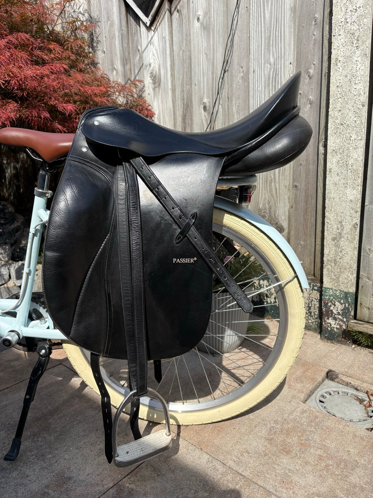zadel passier hannover 17 inch (met beugels en singel), Dieren en Toebehoren, Ophalen, Gebruikt, Dressuur