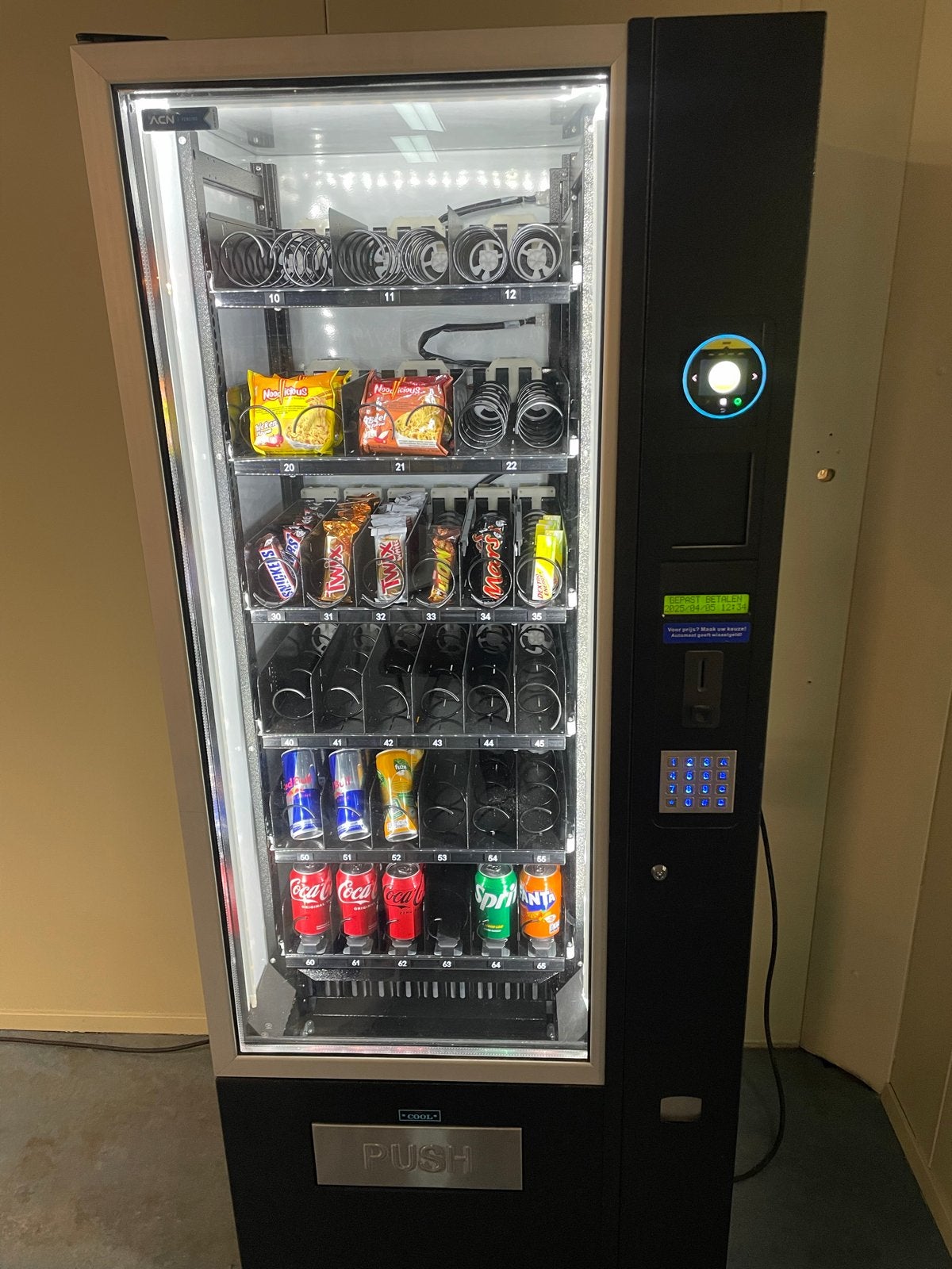 ACN Vending Automaat met Nayax Systeem, Ophalen, Zo goed als nieuw