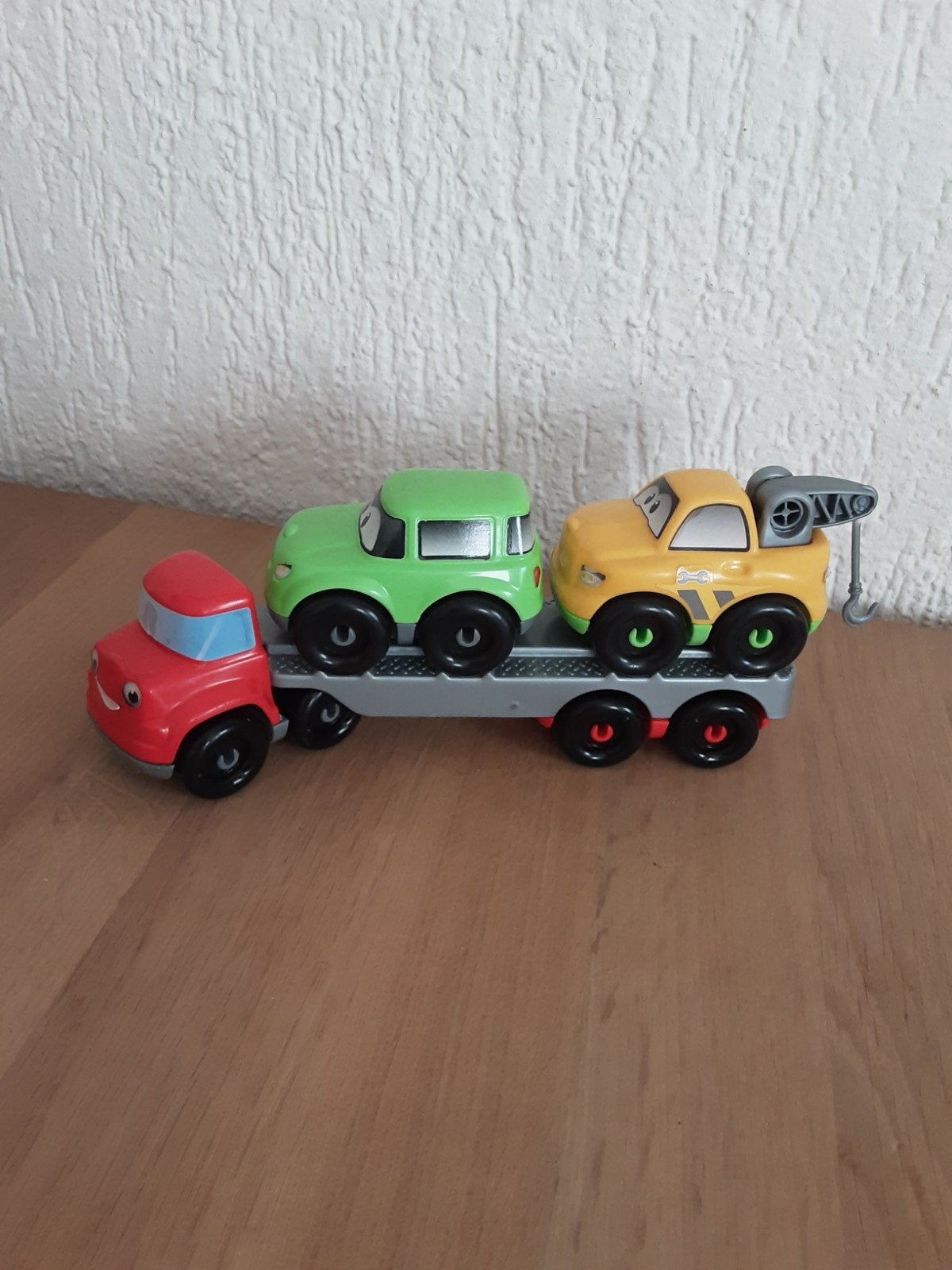 Abrick vrachtwagen met 2 autootjes
(gele auto sticker los), Ophalen of Verzenden, Gebruikt