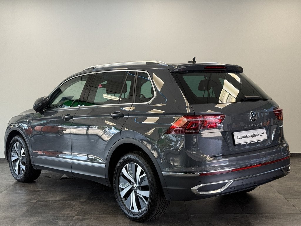 Volkswagen Tiguan 1.4 TSI eHybrid Elegance ACC PDC Lane Assi, Auto's, Volkswagen, 1716 kg, Gebruikt, Zwart, 4 cilinders