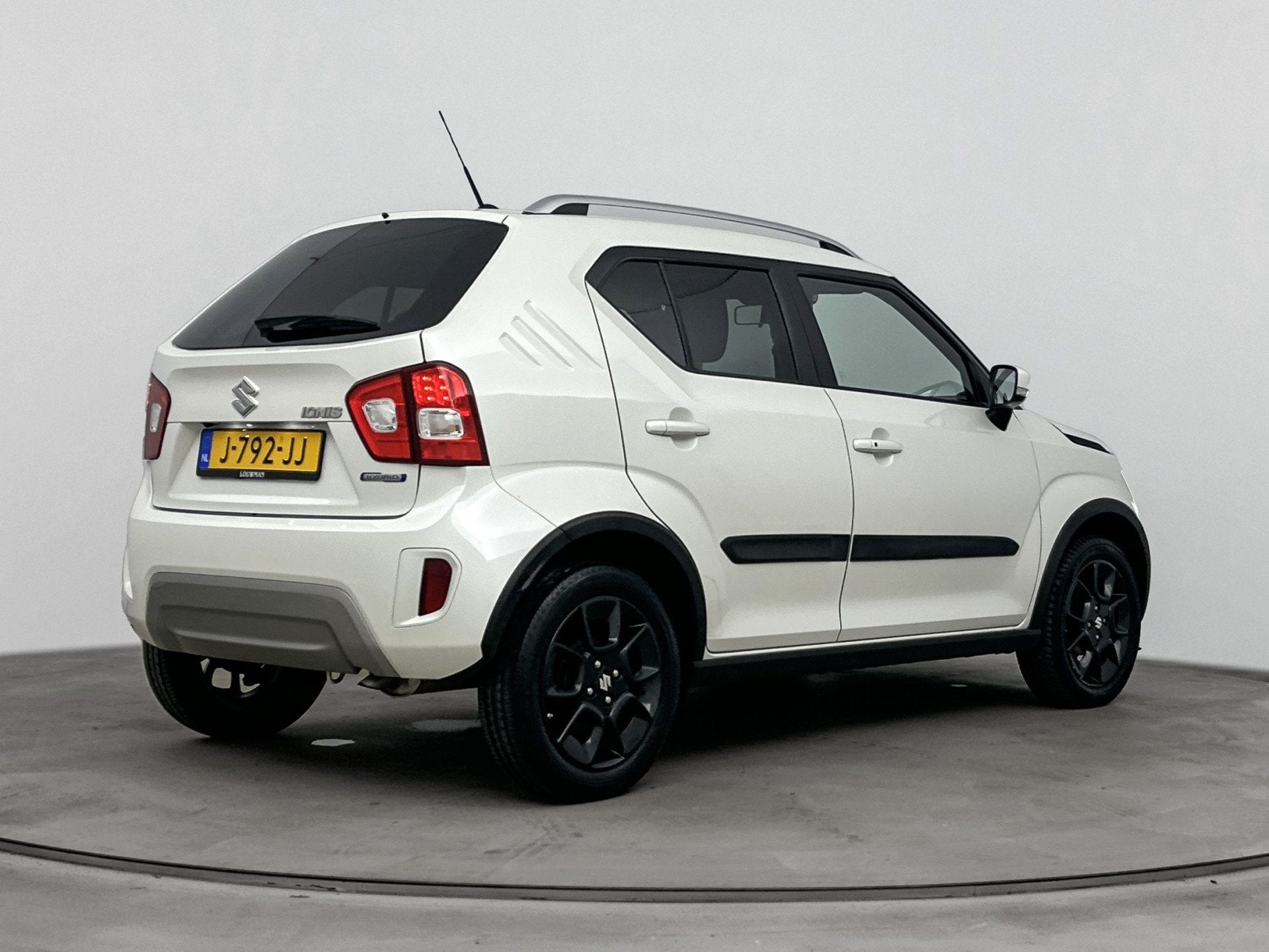 Suzuki Ignis 1.2 Smart Hybrid Style | Stoelverwarming | Navi, Voorwielaandrijving, Stof, Gebruikt, 4 cilinders