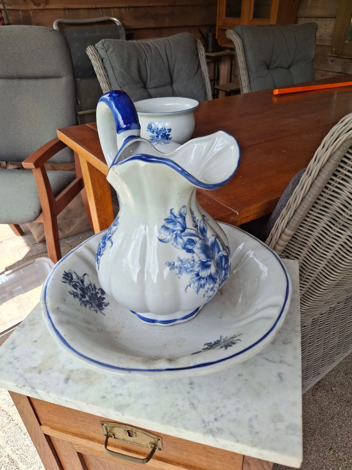 "Antieke" waskom en kan set met Delfts blauw decor, Ophalen