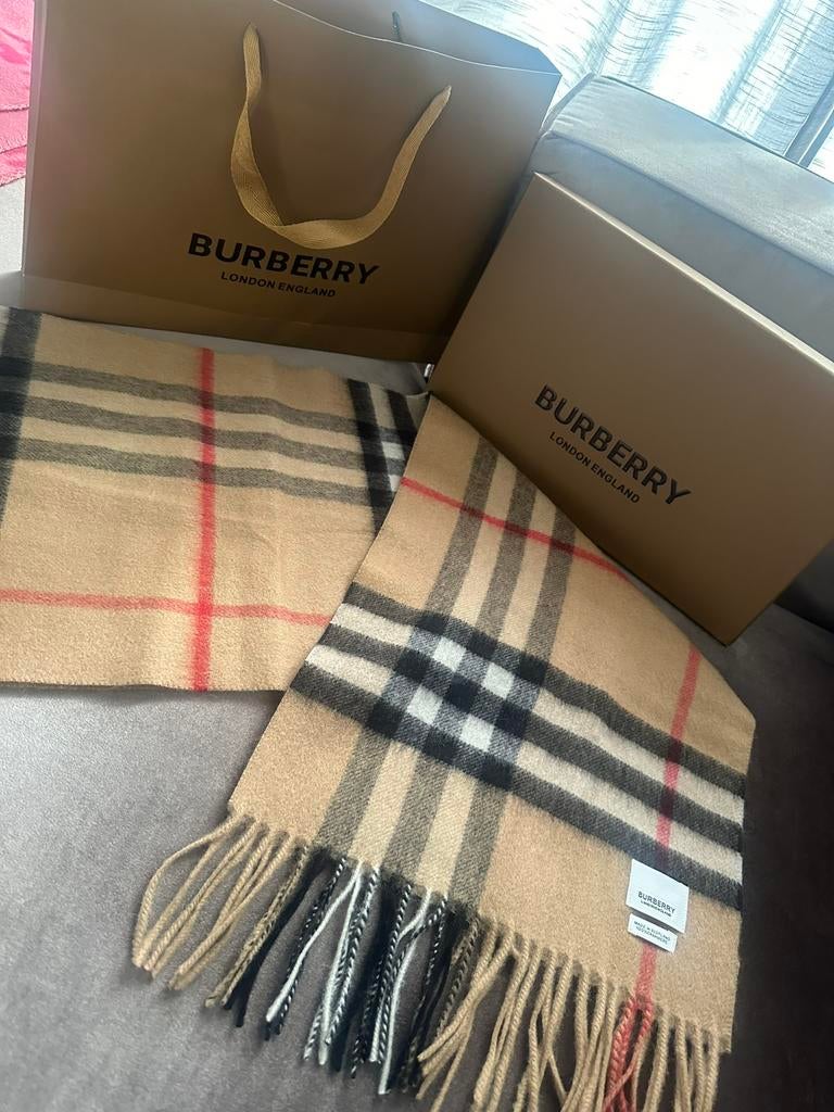 Burberry london sjaal nieuw met verpakking, Ophalen of Verzenden, Zo goed als nieuw, Overige maten, Sjaal