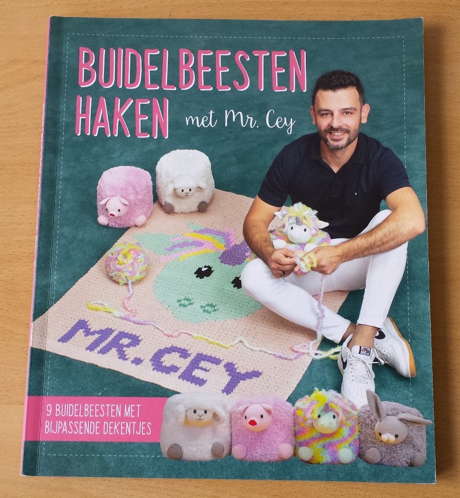 Buidelbeesten Haken met Mr. Cey - 2021, Gebruikt, Ophalen of Verzenden, Nvt, Patroon of Boek