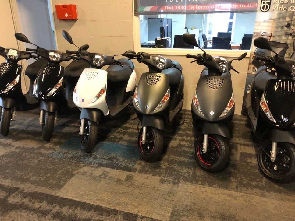 NIEUWE PIAGGIO ZIP 45km en 25km BIJ ONS OP VOORAAD BJ2025