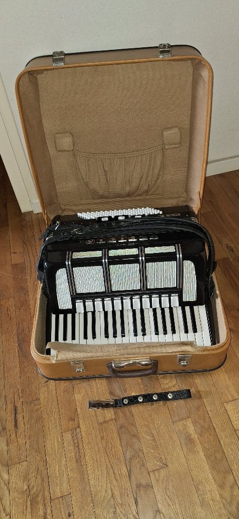 Accordeon, Muziek en Instrumenten, Ophalen, Gebruikt, Met koffer, 96-bas