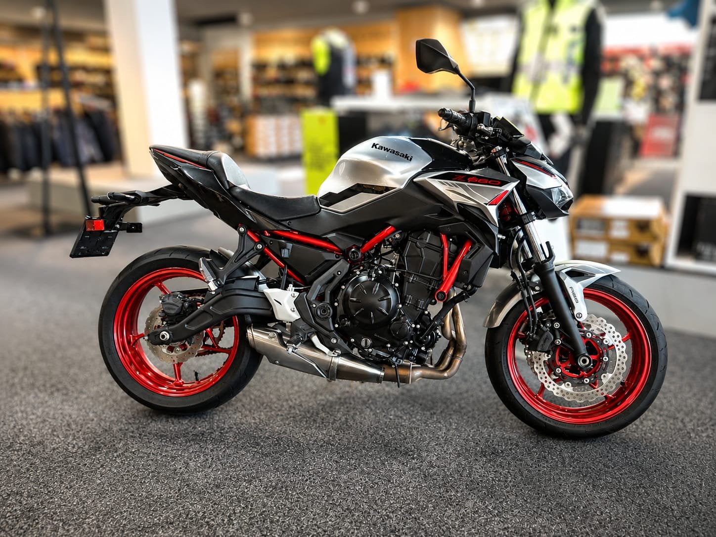 Kawasaki Z650 2023 | 5.960 km | A2 mogelijk, 2 cilinders, Occasion, 649 cc, Particulier