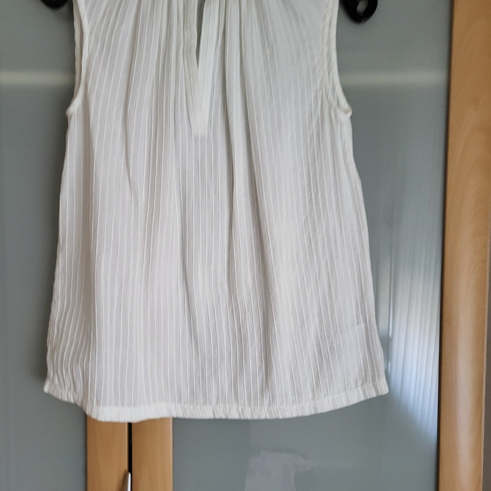 Mouwloze witte blouse met ruches, Ophalen of Verzenden, Zo goed als nieuw