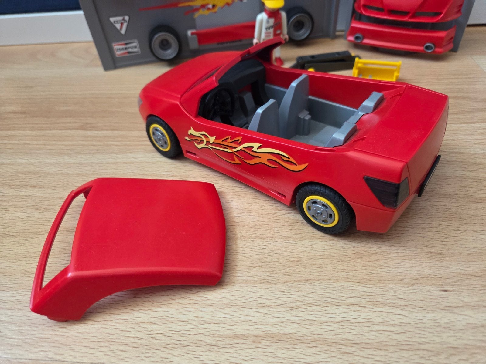 Playmobil auto met garage en accessoires - niet compleet, Ophalen of Verzenden, Gebruikt, Losse onderdelen, Voertuig