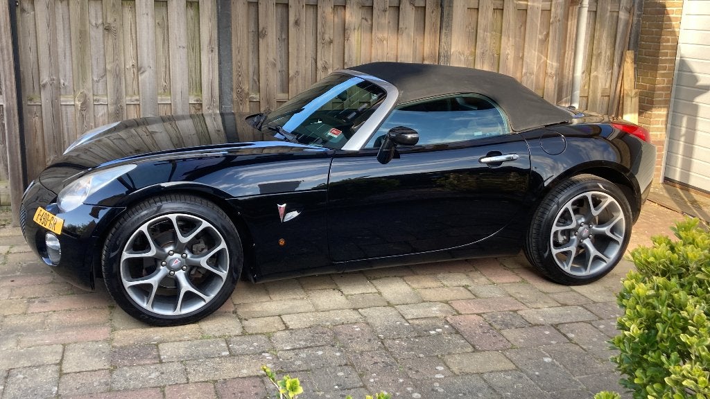 Pontiac Solstice, Auto's, Pontiac, Automaat, Achterwielaandrijving, Zwart, 4 cilinders