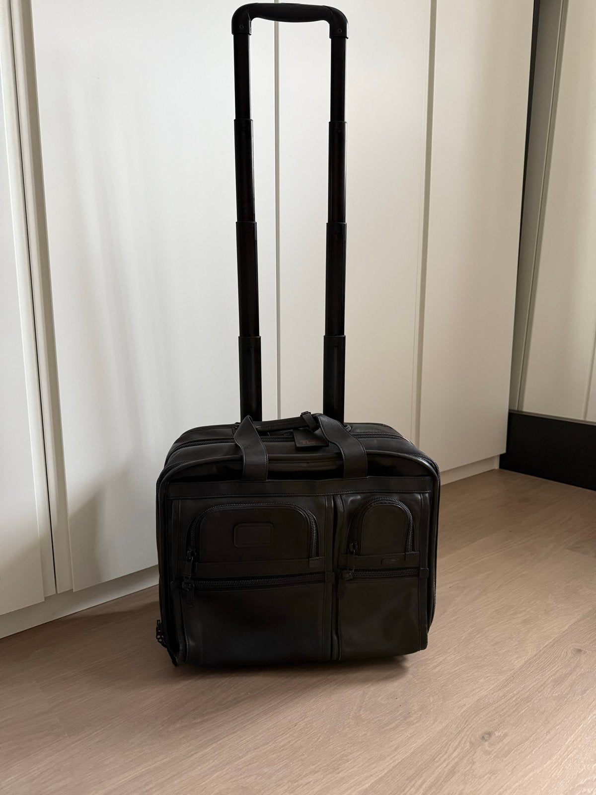 Tumi Trolley - Zwarte Leren Businesstas op Wielen, 40 tot 60 cm, 20 tot 30 cm, Zwart, Ophalen of Verzenden