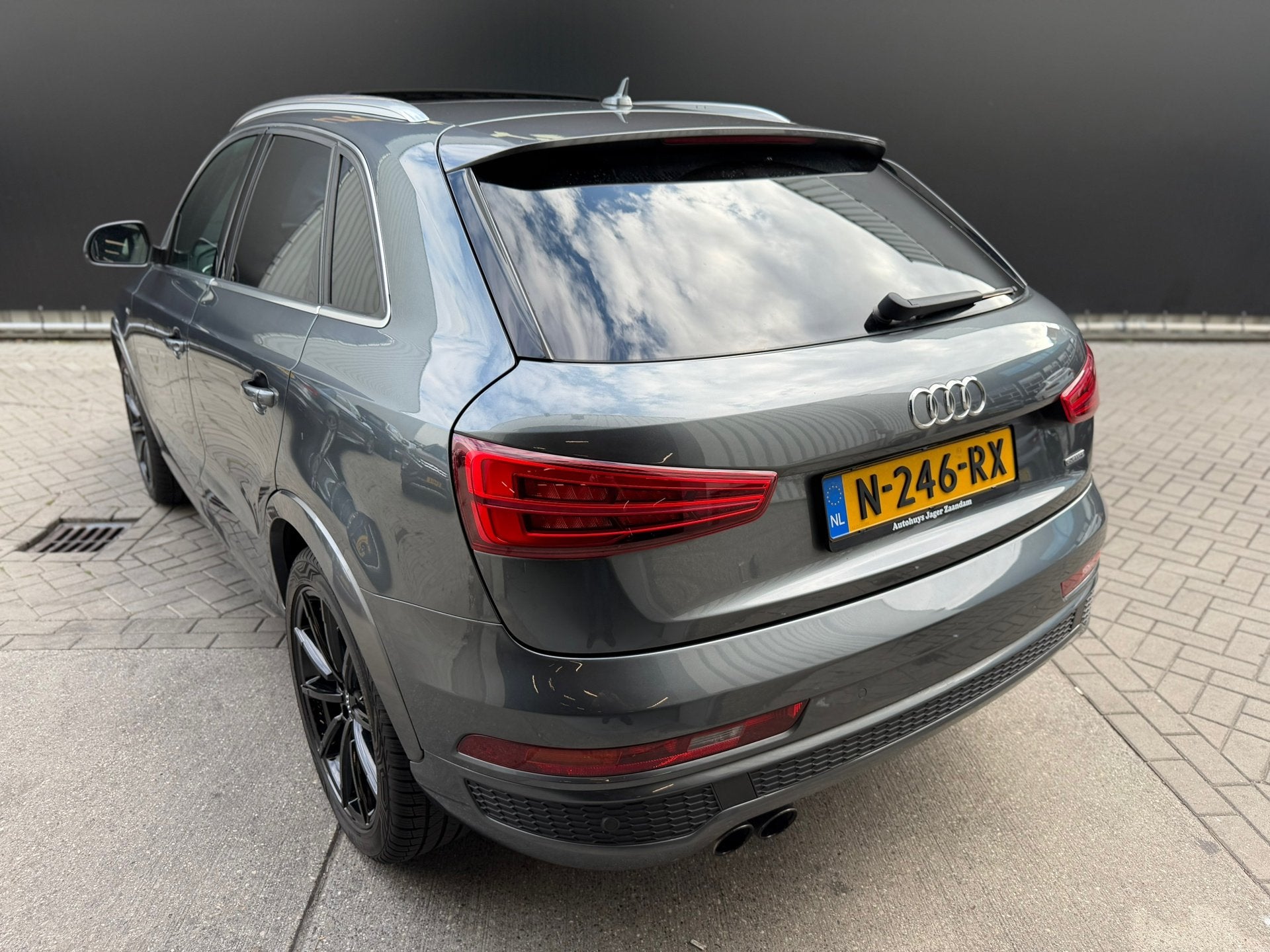 Audi Q3 2.0 TFSI Quattro Pano Dodehoek Camera Elek.Stoel Key, Automaat, Gebruikt, 4 cilinders, Leder en Stof
