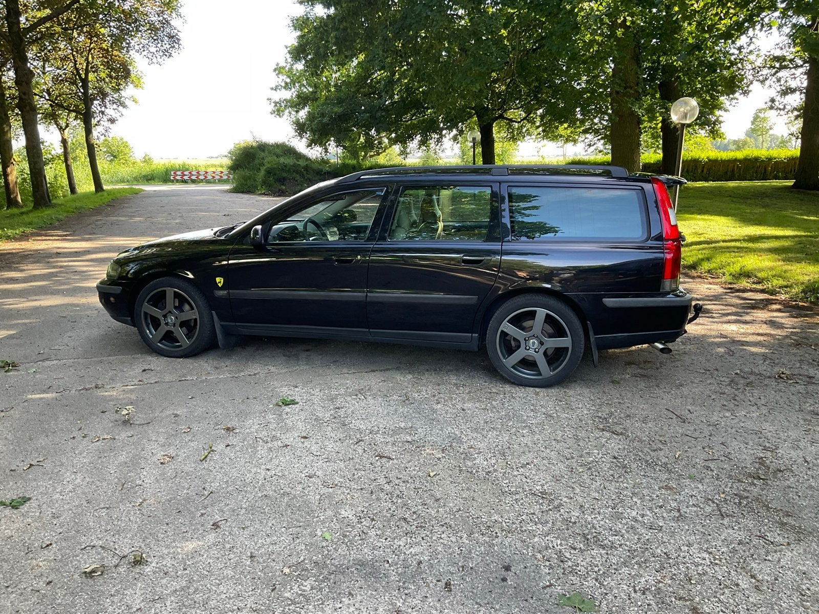 Nette Volvo V70 2.3 T-5 250+PK  AUT 2003 complete historie, 1556 kg, 1800 kg, Beige, Zwart