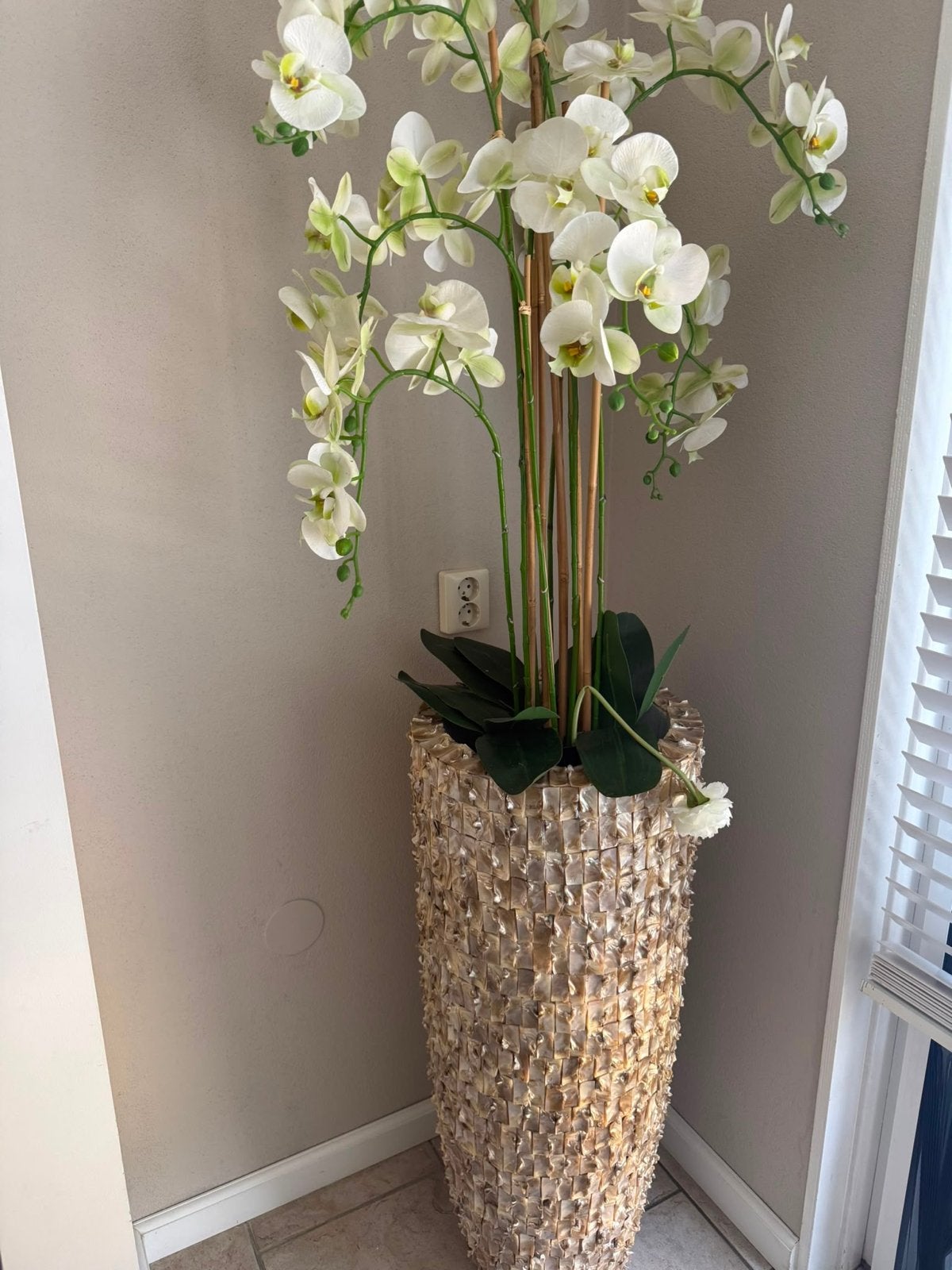 Grote kunst orchidee in decoratieve pot, Binnen, Kunstplant, Ophalen of Verzenden, Kunststof