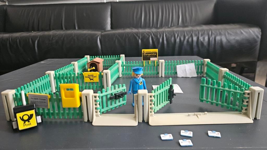 Playmobil postbode met hekwerk, Ophalen of Verzenden, Zo goed als nieuw, Onbekend