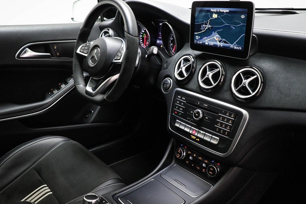 Mercedes-Benz GLA-klasse 250 White Art | RECARO SCHAALSTOELE, Auto's, Mercedes-Benz, 730 kg, Gebruikt, 4 cilinders, Met garantie (alle)