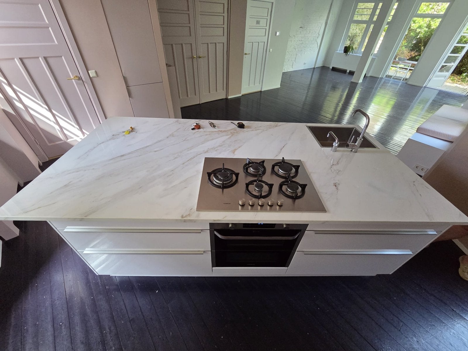 2e hands moderne keuken met kookeiland en muurkasten, Ophalen, Gebruikt, Overige materialen, Wit