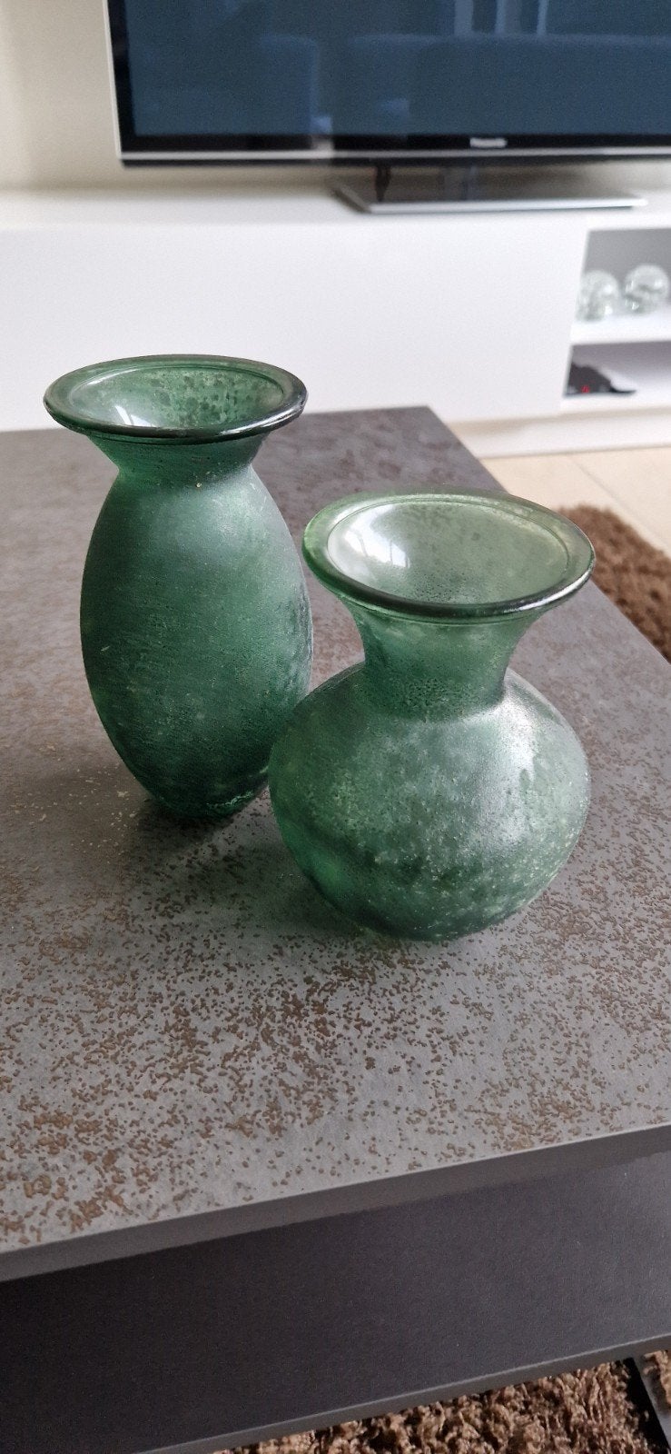 Set van 2 groene glazen Vaasjes, Groen, 15 cm, Ophalen of Verzenden, Glas