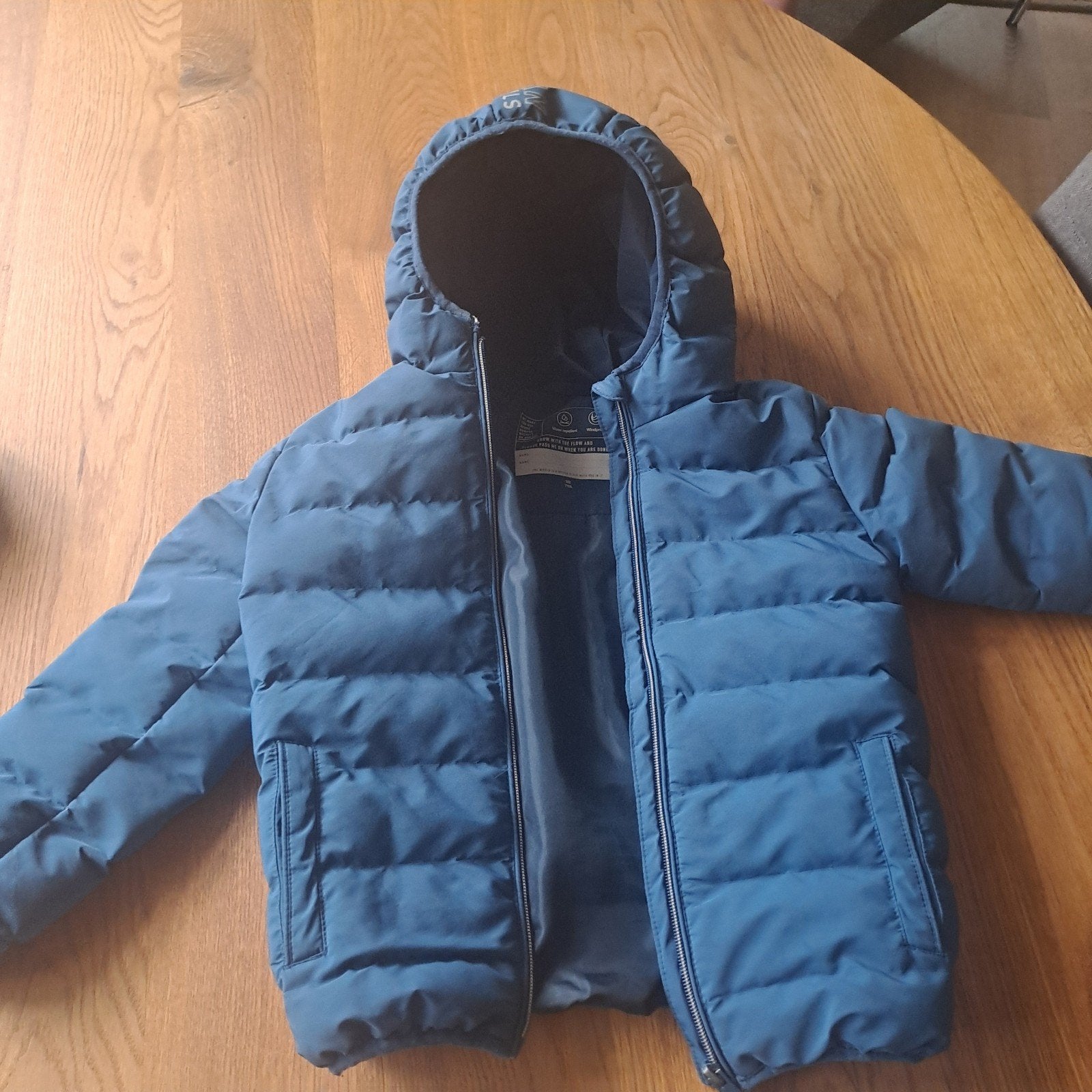 Blauwe gewatteerde jas maat 122 (7 jaar), Ophalen of Verzenden, Zo goed als nieuw, Onbekend, Jongen of Meisje