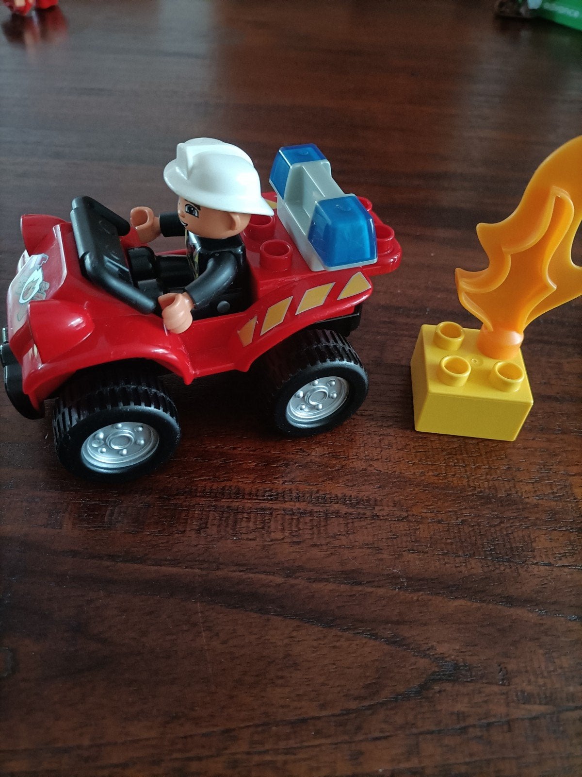 LEGO Duplo vintage Brandweerwagen met brandweerman en vlam, Ophalen of Verzenden, Gebruikt, Overige merken