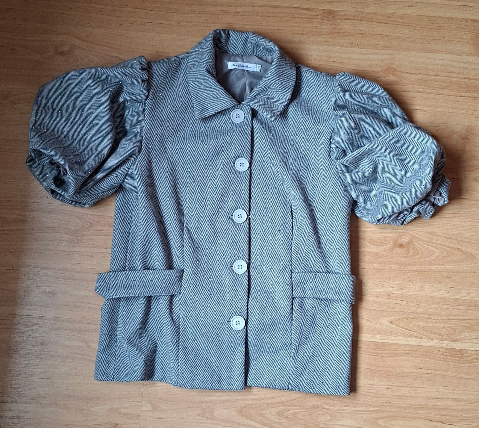 Korte blazer New collection met pofmouwen +glitter maat S/M, Ophalen of Verzenden, Zo goed als nieuw, Maat 36 (S), Grijs