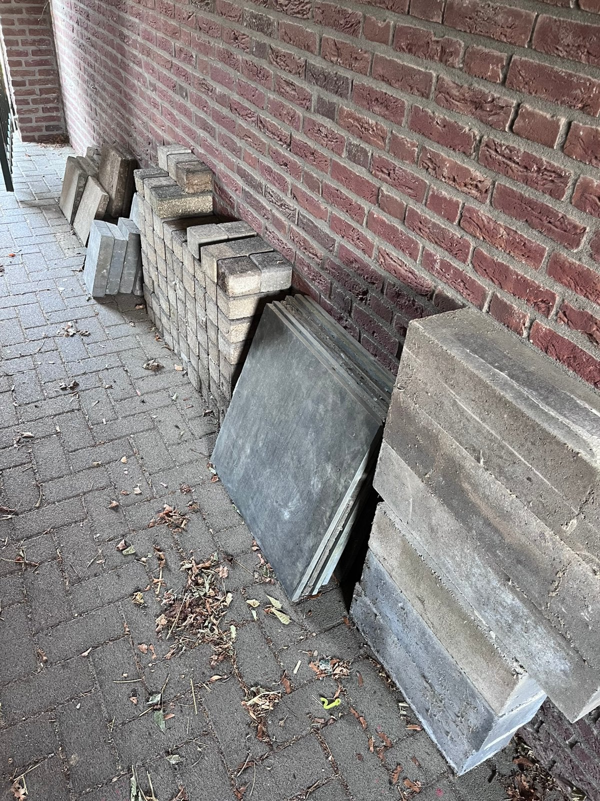 Gratis stenen klinkers tegels stapelblokken, Ophalen, Zo goed als nieuw, Beton, Klinkers
