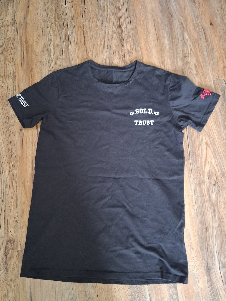 t-shirt In Gold We Trust  maat m, Maat 48/50 (M), Zwart, Ophalen of Verzenden, Zo goed als nieuw