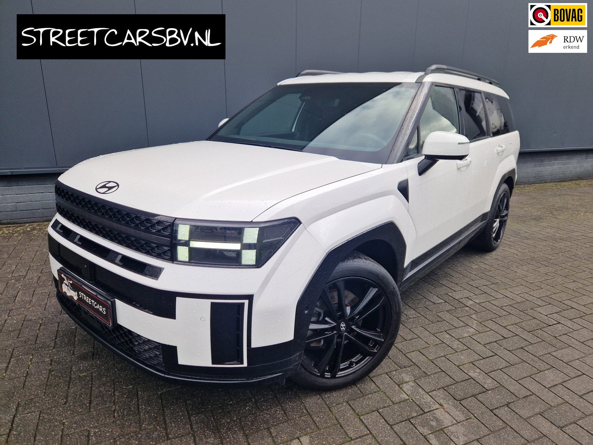 Hyundai Santa Fe 1.6 T-GDI PHEV Black Line 4WD 7p, Auto's, Automaat, Santa Fe, Zwart, 4 cilinders