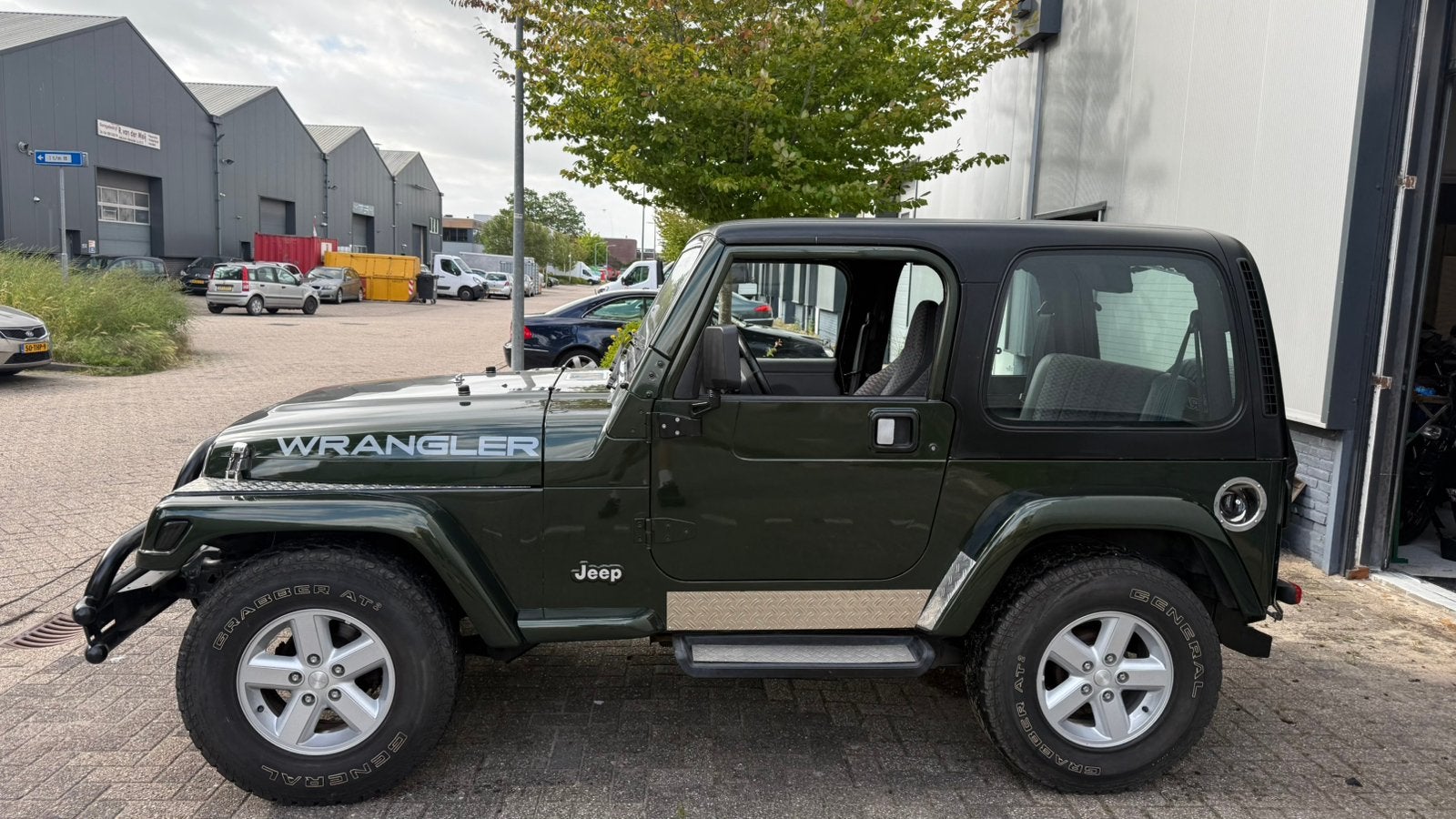 Jeep wrangler 1998 2.5l 4wd hard en soft top nieuwe fotos, Auto's, 450 kg, 118 pk, 2000 kg, 4 stoelen