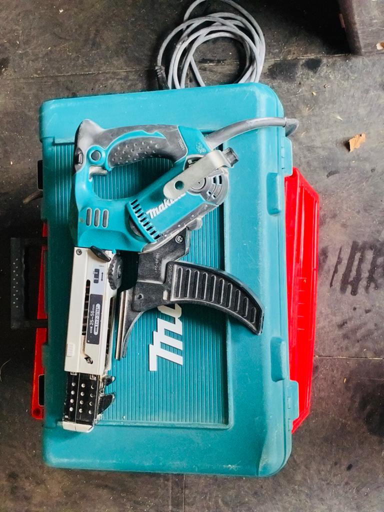 Makita schroefautomaat 6842 - Ideaal voor gipsplaten, Doe-het-zelf en Verbouw, Gereedschap | Handgereedschap, Ophalen of Verzenden