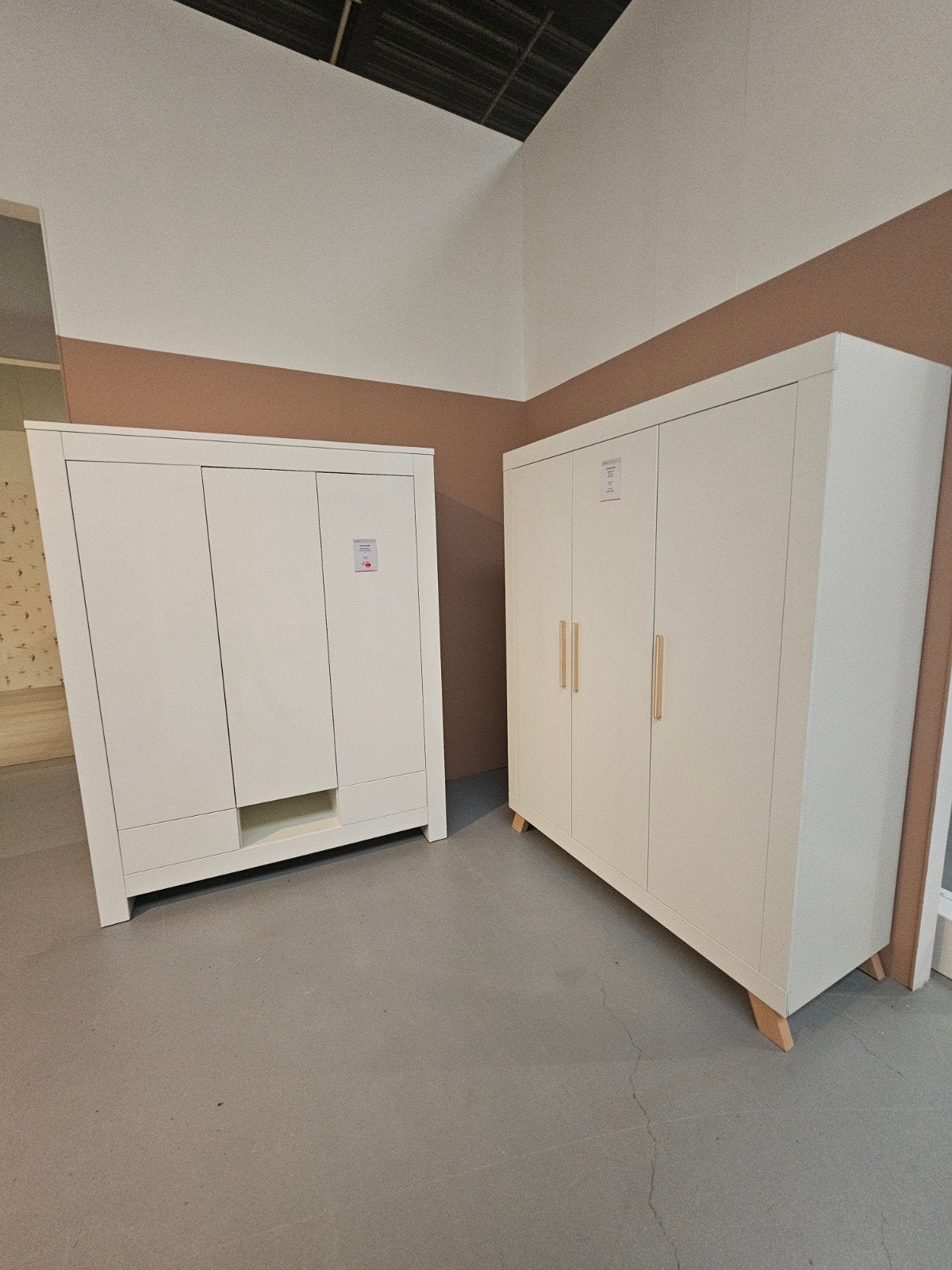 Showmodel outlet kasten, Ophalen, Zo goed als nieuw, Kast