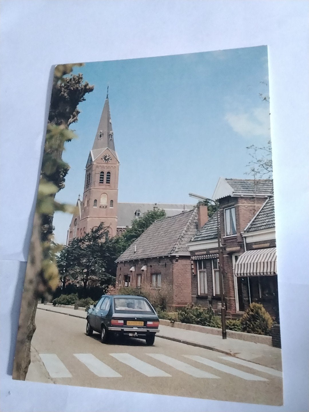 Ansichtkaart Limmen Kerk en straatbeeld, Ophalen of Verzenden, 1980 tot heden, Ongelopen, Noord-Holland
