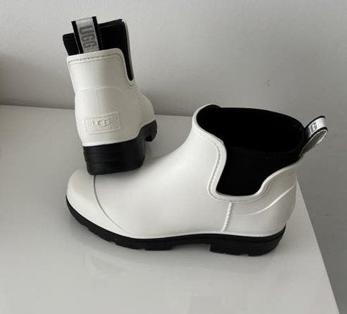 UGG enkellaarsjes origineel  Nieuw in doos, Kleding | Dames, Schoenen, Ophalen, Wit, Lage of Enkellaarzen, Nieuw