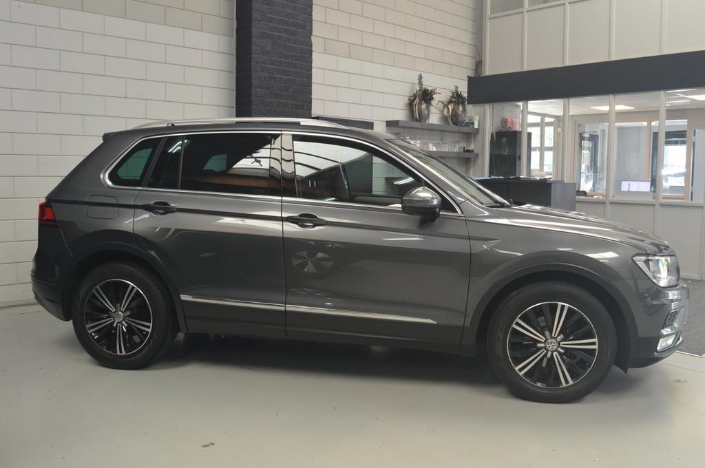 Volkswagen Tiguan 1.4 TSI Connected Series // PANO // ADAPTI, Auto's, Voorwielaandrijving, 125 pk, 4 cilinders, Alcantara