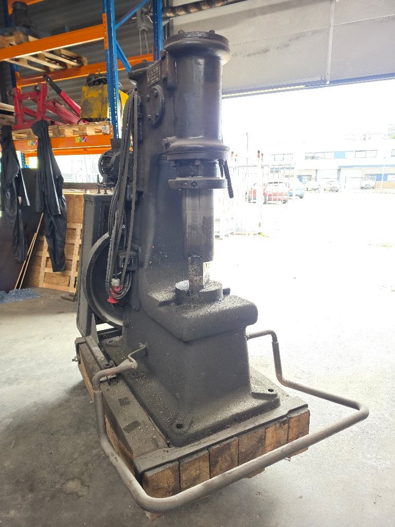 Vulkanhammer pneumatische smeedhamer 7,5 kW – bouwjaar 1960, Ophalen