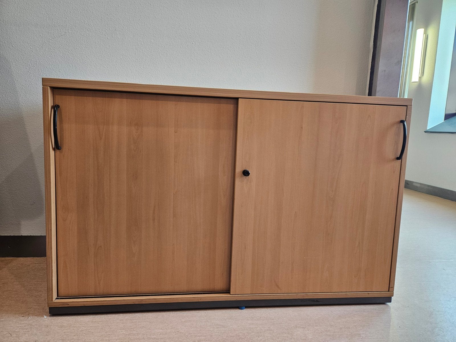 Kastje met schuifdeuren - beuken, Huis en Inrichting, Ophalen, 100 tot 150 cm, 25 tot 50 cm, Overige houtsoorten