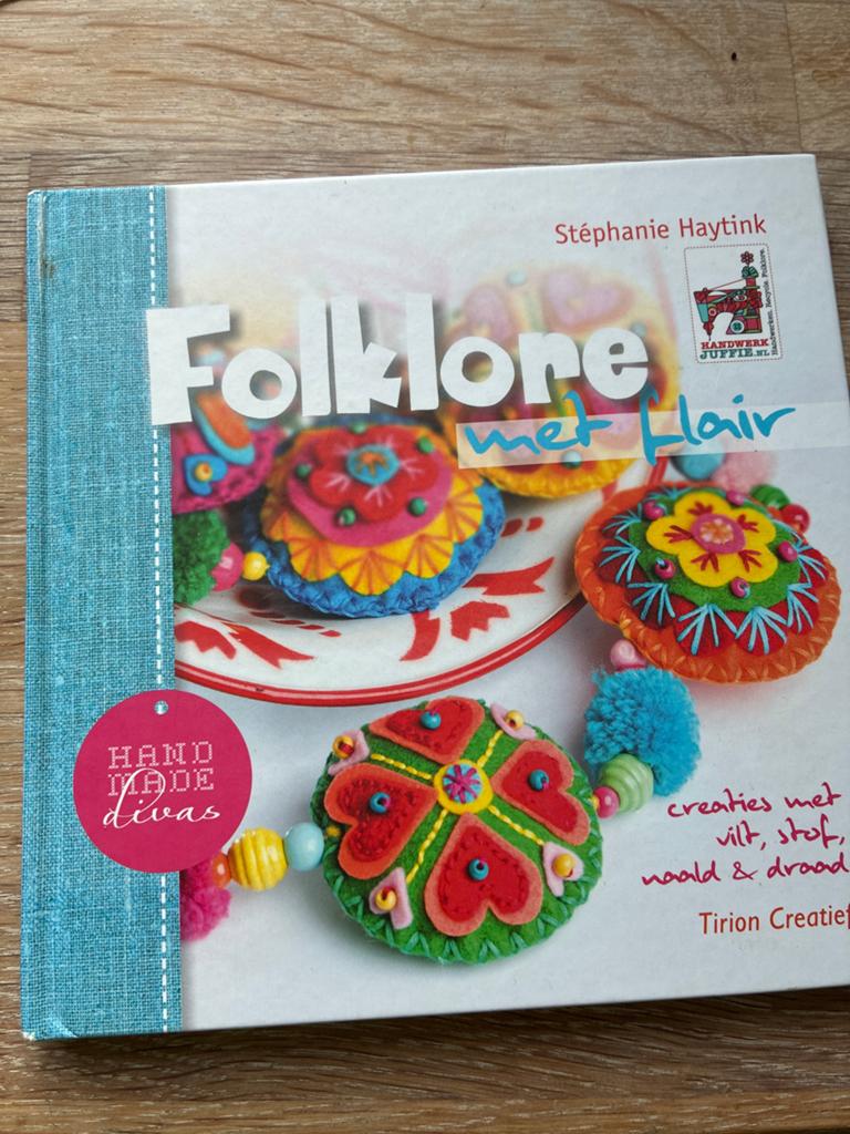 Folklore met Flair: Creaties met vilt, stof, naald & draad, Ophalen of Verzenden, Gelezen, Overige onderwerpen